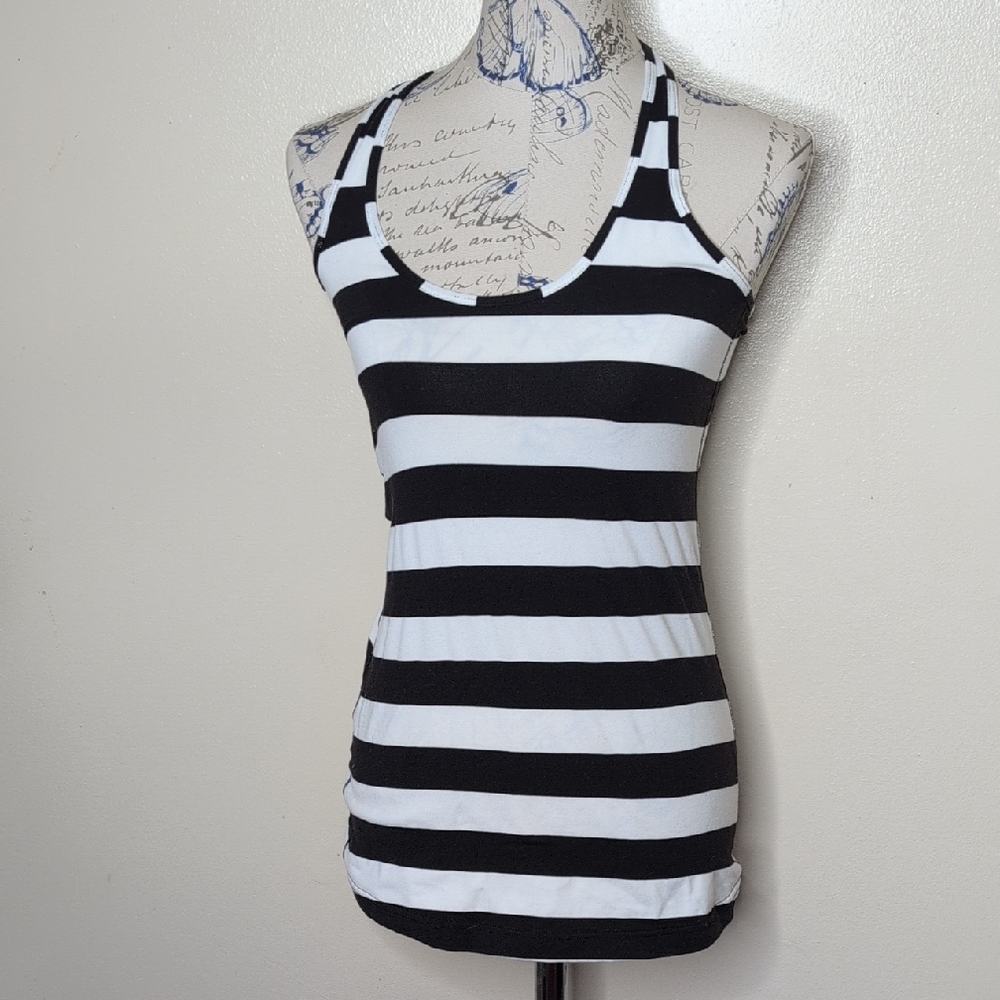 Lululemon Cool Racerback in Steep Stripe Black White Horizontal Size 6